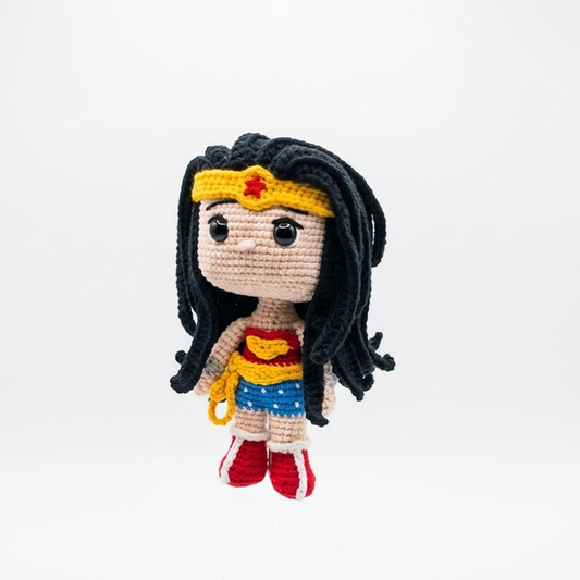 Amigurumi inspirado en la Mujer Maravilla, personaje de comic tejido