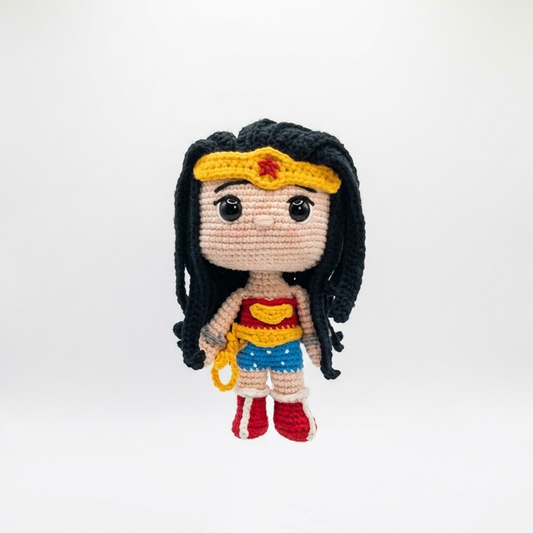 Amigurumi inspirado en la Mujer Maravilla, personaje de comic tejido