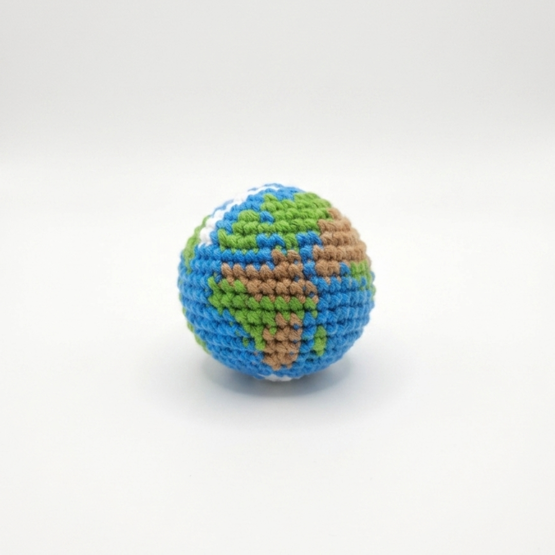 Pelota antiestrés tejida a crochet del Planeta Tierra
