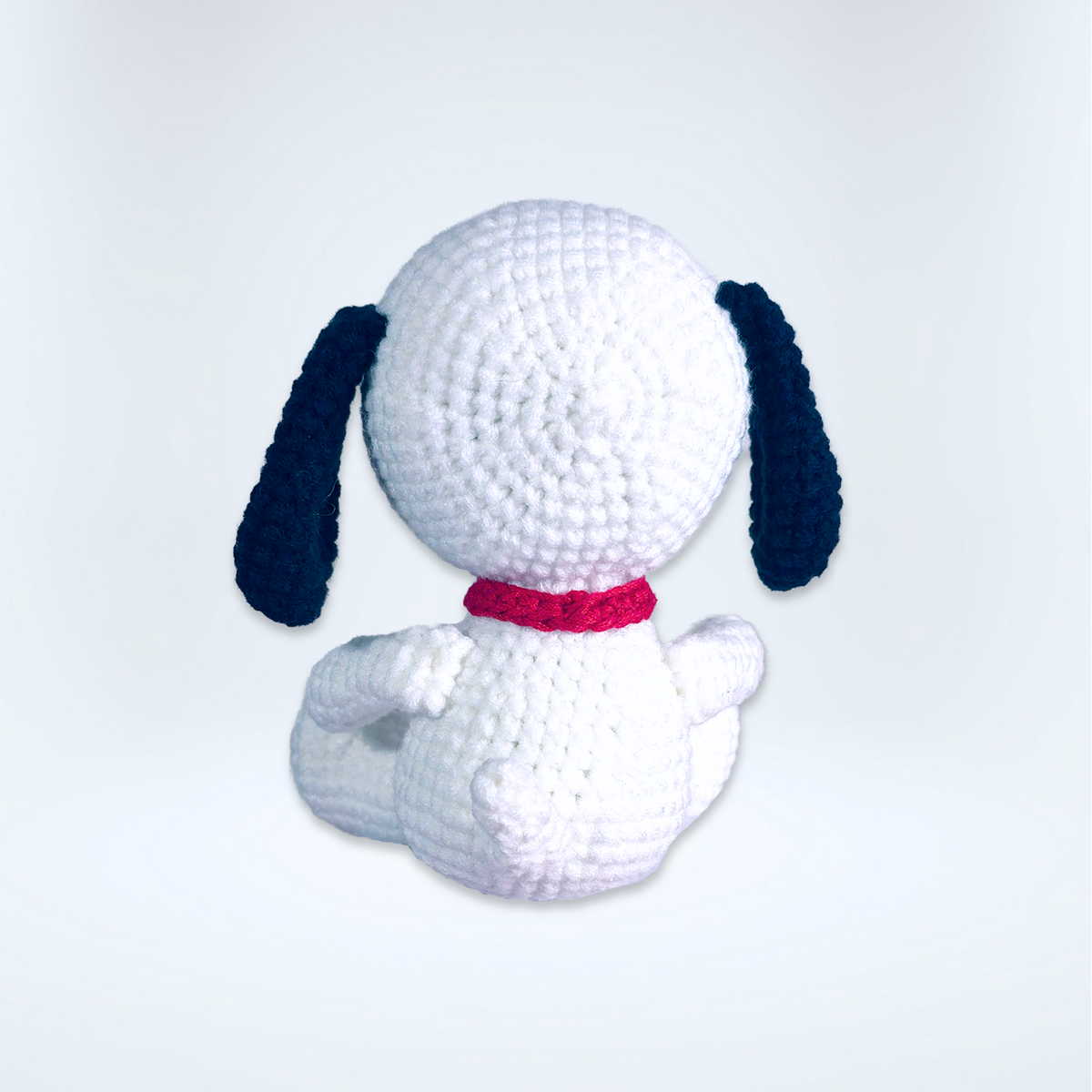 Figura tejida inspirada en Snoopy