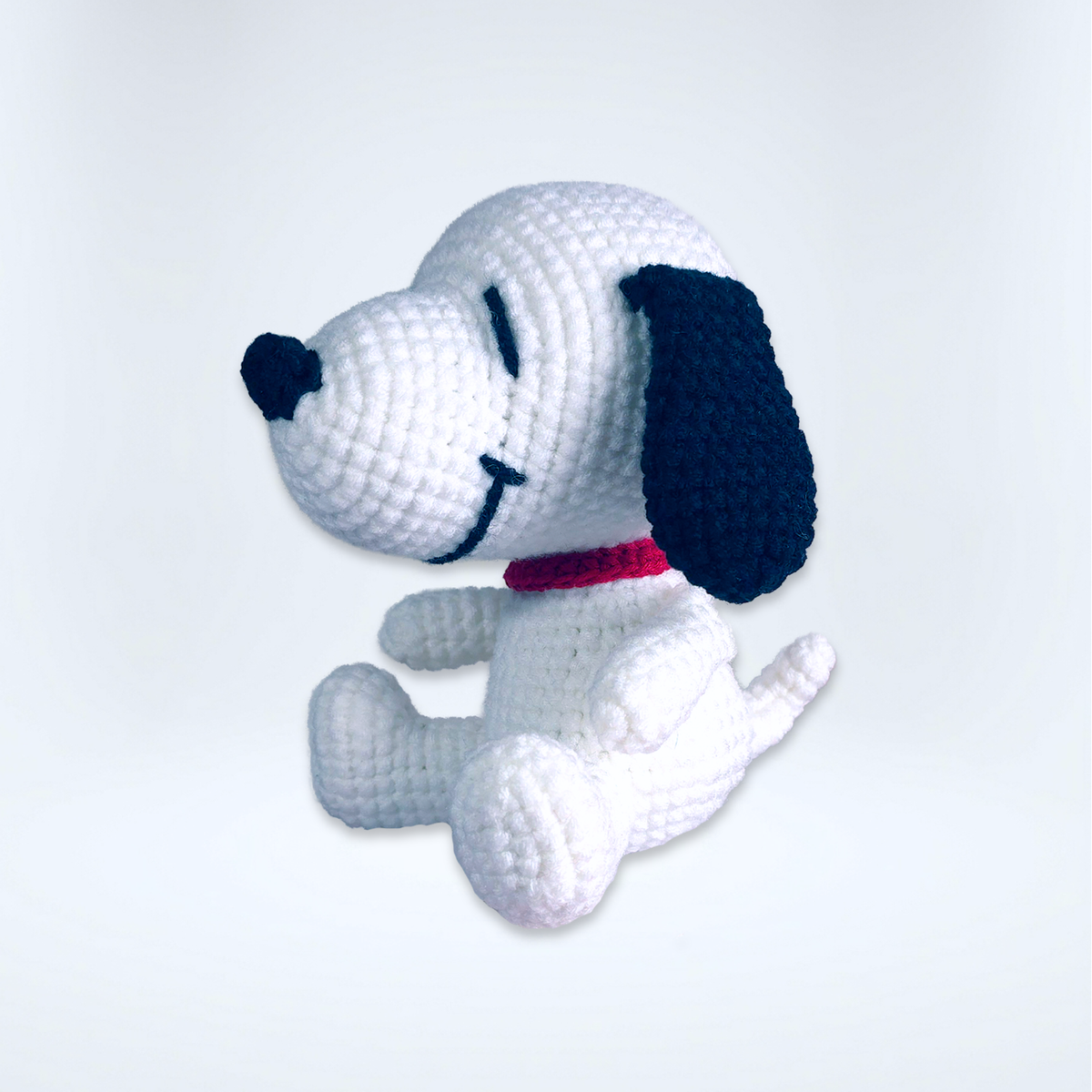 Figura tejida inspirada en Snoopy